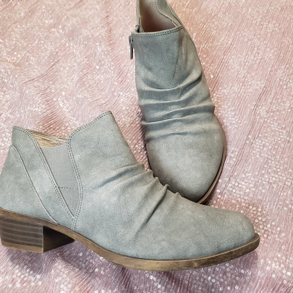 Life Stride Women Size 5½ Gray  Ankle Booties Comfort And Support
